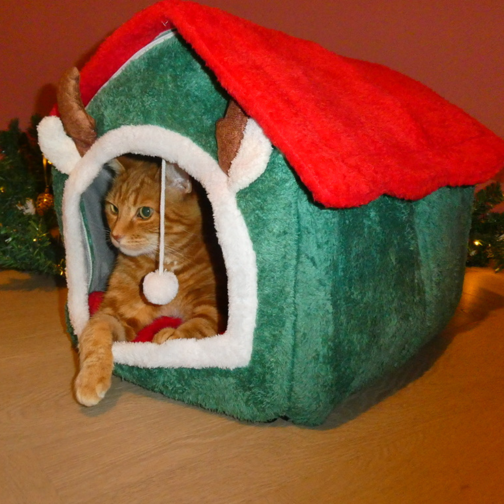 SantaPaws Snuggle Cabin